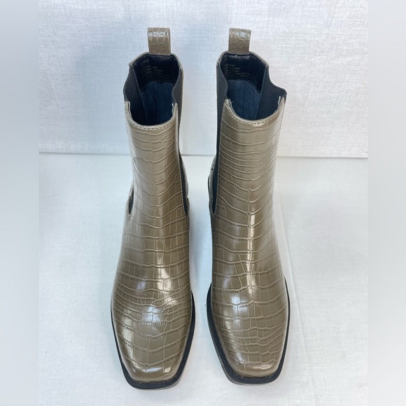 Open Edit AYLA CHELSEA BOOT IN‎ AUTUMN MOSS CROCO 5.5 M ( D 462) - Picture 7 of 9